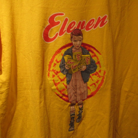 STRANGER THINGS★Stranger Things★Netflix★T-shirt★Men's★XL size★Yellow★USED★Eleven★Eleven★Eggo★Waffle★Figure★Doll★Plush toy★