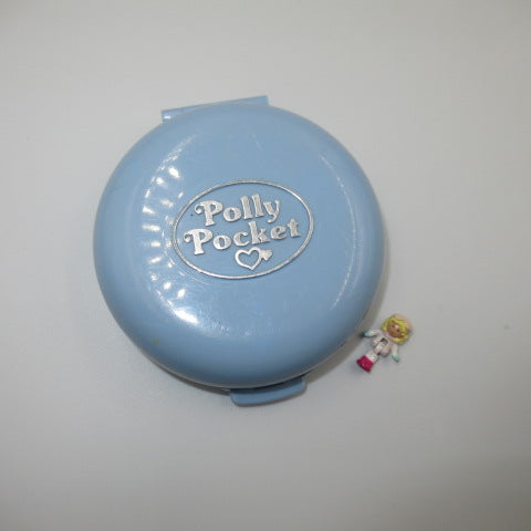 90's★Polly Pocket★Blue★Round★Doll★Figure★Plush toy★Compact★Play house★Dollhouse★Ice skating★ 