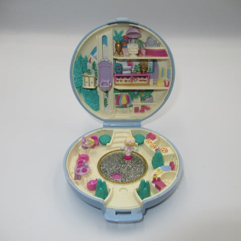90's★Polly Pocket★Blue★Round★Doll★Figure★Plush toy★Compact★Play house★Dollhouse★Ice skating★ 