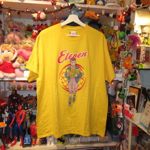 STRANGER THINGS★Stranger Things★Netflix★T-shirt★Men's★XL size★Yellow★USED★Eleven★Eleven★Eggo★Waffle★Figure★Doll★Plush toy★ 