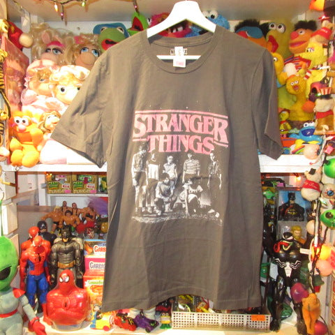 STRANGER THINGS★ストレンジャーシングス★Tシャツ★フィギュア★人形★ぬいぐるみ★エル★イレブン★ウィル★マイク★ルーカス★マックス★ジョナサン★ナンシー★Lサイズ★used★チャコールグレー★