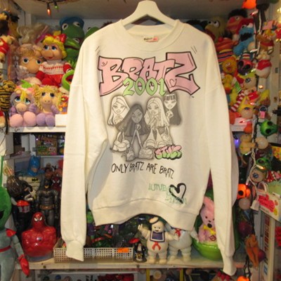 BRATZ★ブラッツ★trainer★トレーナー★サイズM★men's★メンズ★white★ホワイト★人形★フィギュア★ぬいぐるみ★