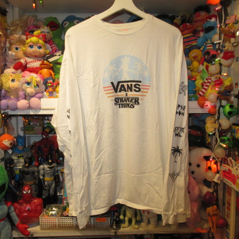Netflix★ネットフリックス★STRANGER THINGS★ストレンジャーシングス★VANS★バンズ★デモゴルゴン★エル★ダスティン★マイク★ルーカス★sizeL★サイズL★men's★メンズ★ロンT★ロングスリーブ★長袖★★人形★フィギュア★ぬいぐるみ★white★ホワイト★