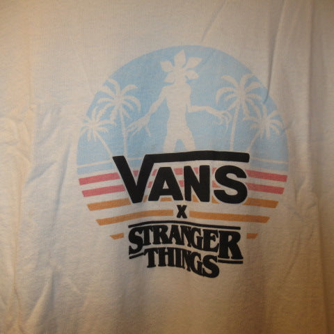 Netflix★ネットフリックス★STRANGER THINGS★ストレンジャーシングス★VANS★バンズ★デモゴルゴン★エル★ダスティン★マイク★ルーカス★sizeL★サイズL★men's★メンズ★ロンT★ロングスリーブ★長袖★★人形★フィギュア★ぬいぐるみ★white★ホワイト★