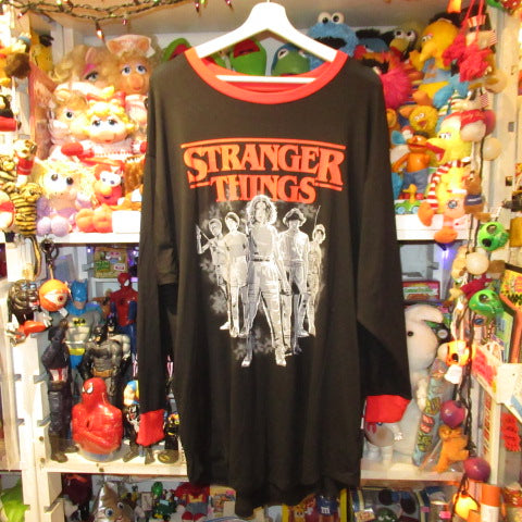 STRANGER THINGS★ストレンジャーシングス★Netflix★pajama★パジャマ★Tシャツ★ルームウェア★Lady's ★Mサイズ★イレブン★ダスティン★マイク★フィギュア★人形★ぬいぐるみ