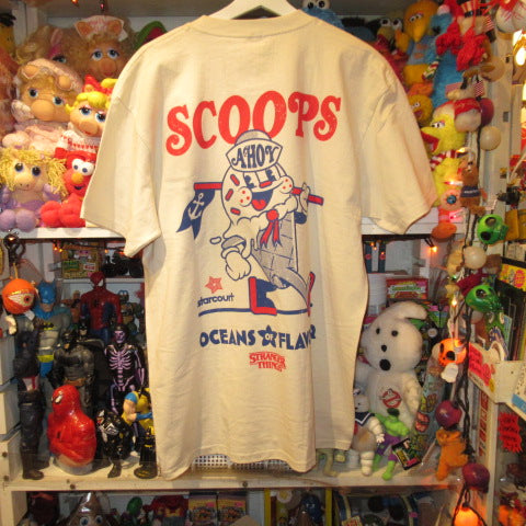 STRANGER THINGS★ストレンジャーシングス★Tシャツ★SCOOPS AHOY★スクープス アホイ★アイスクリームショップ★Men's★XLサイズ★スティーブ★ロビン★イレブン★エル★マイク★ダスティン★フィギュア★人形★ぬいぐるみ