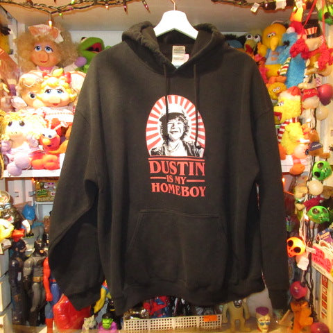 STRANGER THINGS★ストレンジャーシングス★DUSTIN★ダスティン★SWEAT SHIRTS★スウェット★トレーナー★Men’s★XLサイズ★ブラック★イレブン★マイク★Netflix★フィギュア★ぬいぐるみ★人形★USED