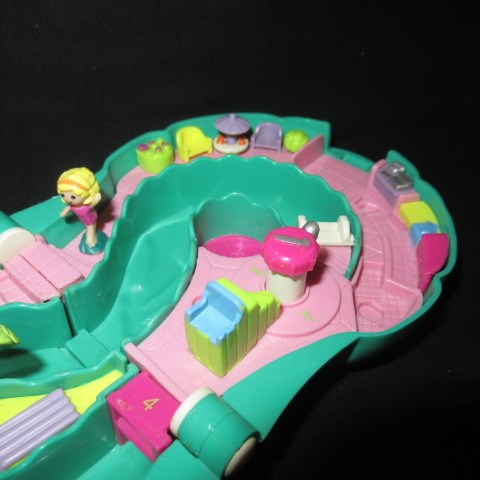 90's ★ Polly Pocket ★ Compact ★ Play house ★ Miniature ★ Dollhouse ★ Doll ★ Figure ★ Stuffed animal ★ Polly's Waterworld ★ Pool ★ 