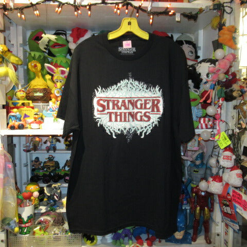 レア！STRANGER THINGS★ストレンジャーシングス★Tシャツ★フィギュア★NET FLIX★Mサイズ★マイク★ダスティン★ルーカス