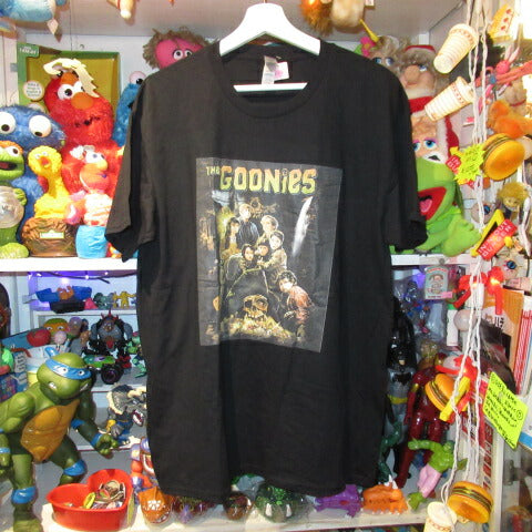 The Goonies★The Goonies★T-shirt★Poster pattern★Sloth★Chunk★Stuffed animal★Doll★Figure★L size★Black 